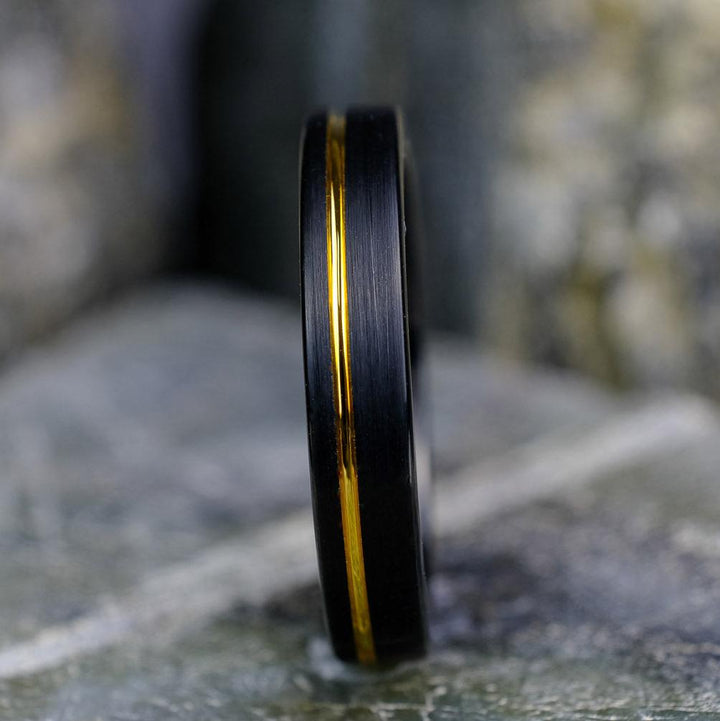 Black Brushed / Yellow Gold Stripe 4mm