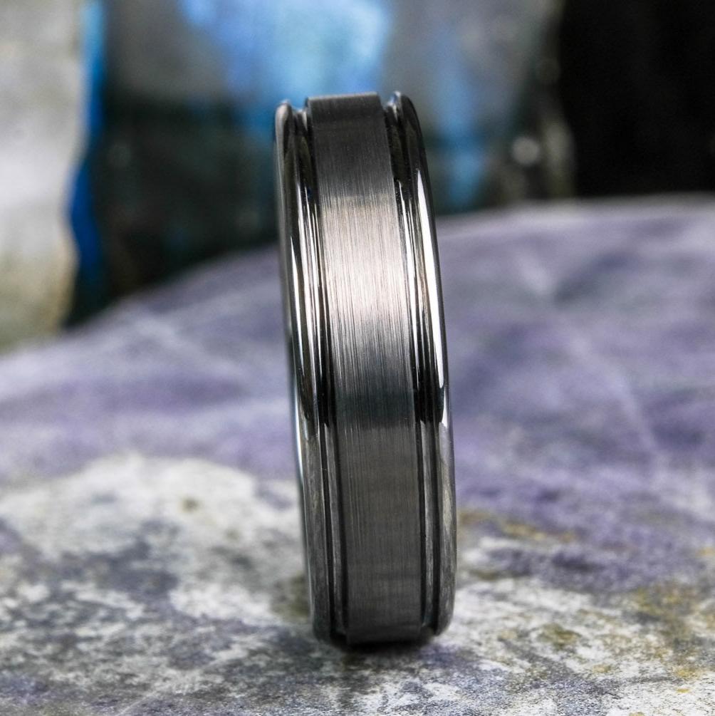 Brushed Silver Band / High Polished Side Walls - 6mm