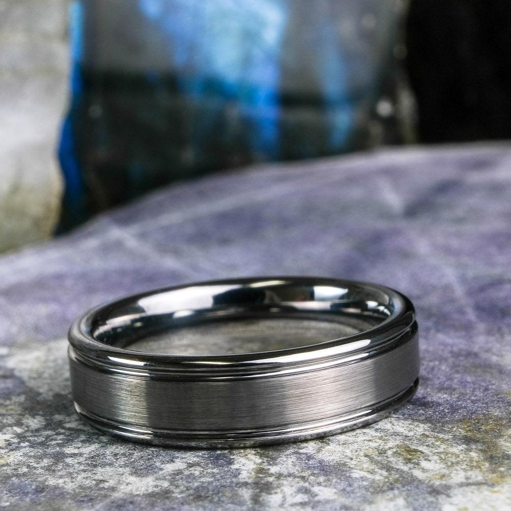 Brushed Silver Band / High Polished Side Walls - 6mm