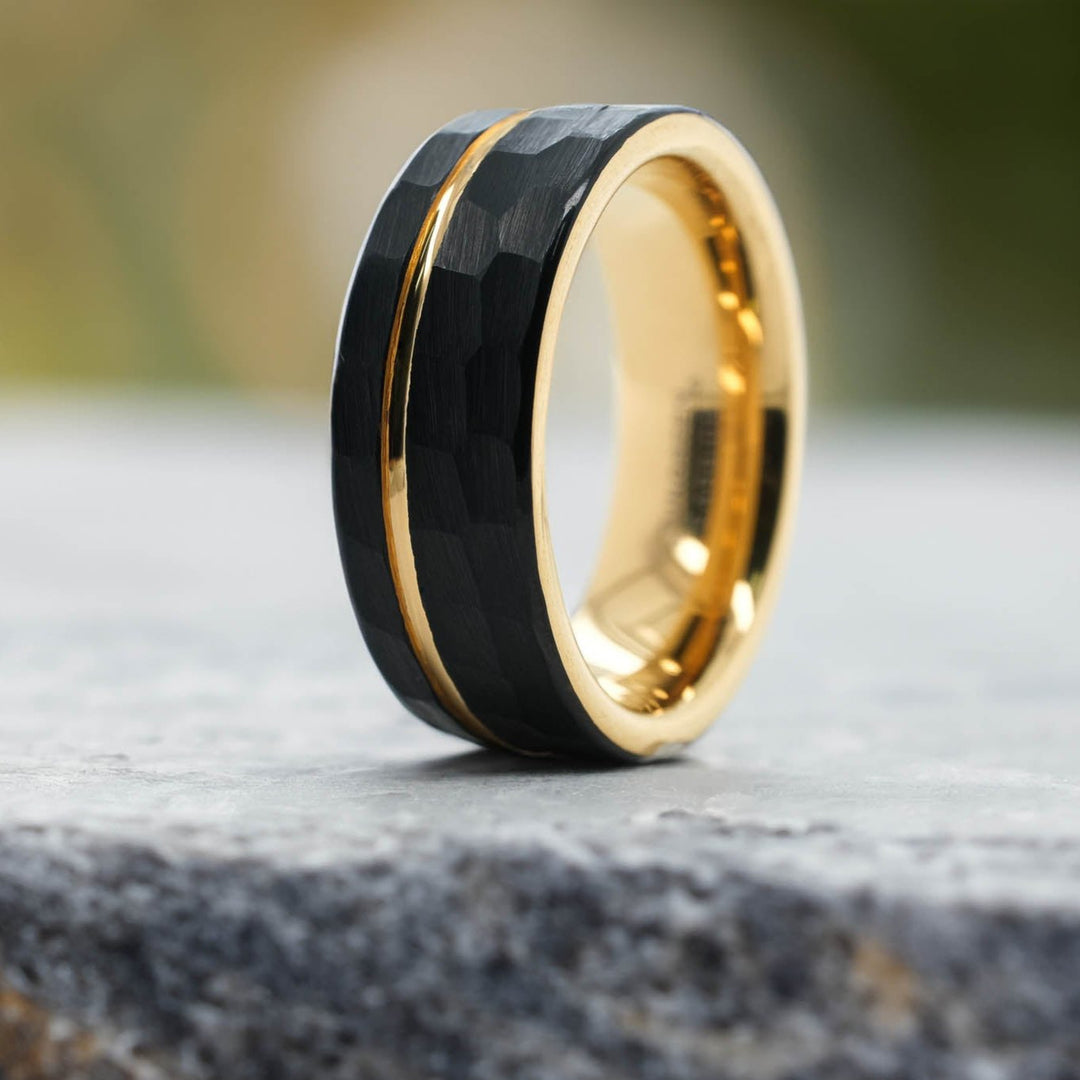 Black Hammered / Yellow Gold Stripe & Interior - 8mm