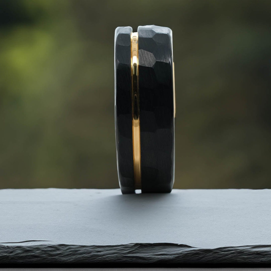 Black Hammered / Yellow Gold Stripe & Interior - 8mm