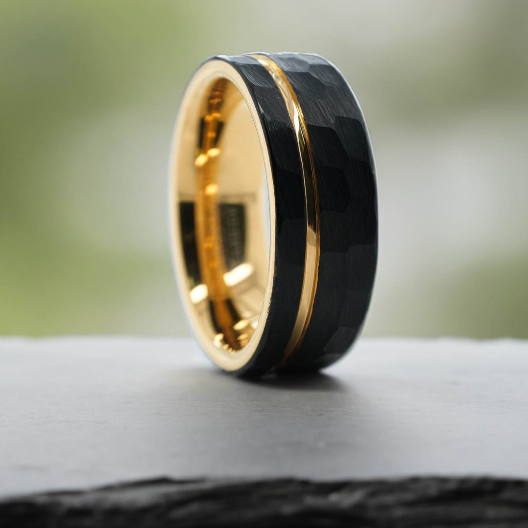 Black Hammered / Yellow Gold Stripe & Interior - 8mm