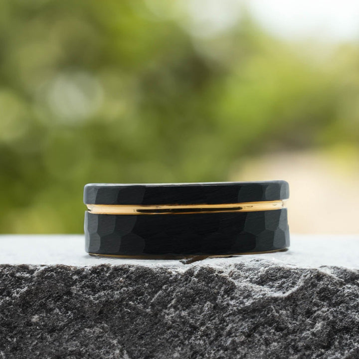 Black Hammered / Yellow Gold Stripe & Interior - 8mm