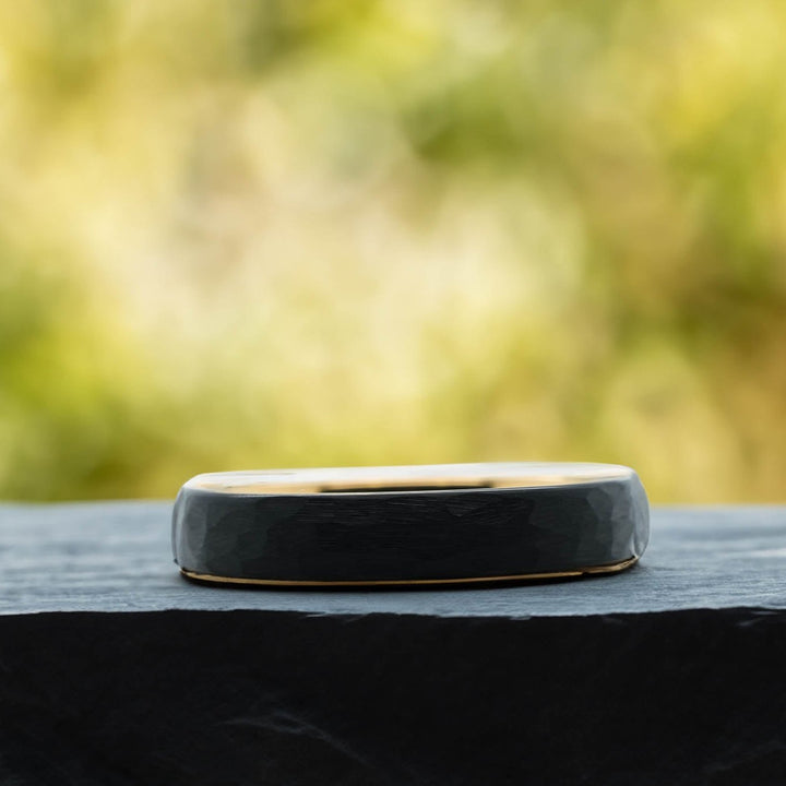 Black Hammered / Yellow Gold Interior - 4mm