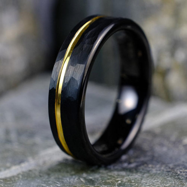 Black Hammered / Yellow Gold Stripe - 6mm