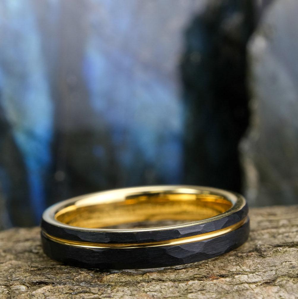 Black Hammered / Yellow Gold Stripe & Interior - 4mm