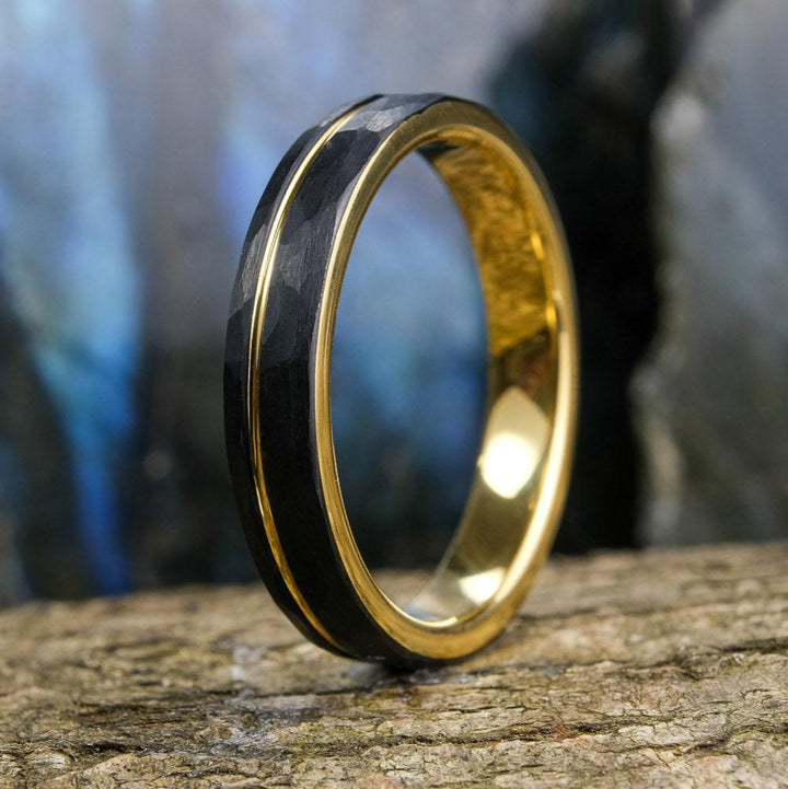 Black Hammered / Yellow Gold Stripe & Interior - 4mm