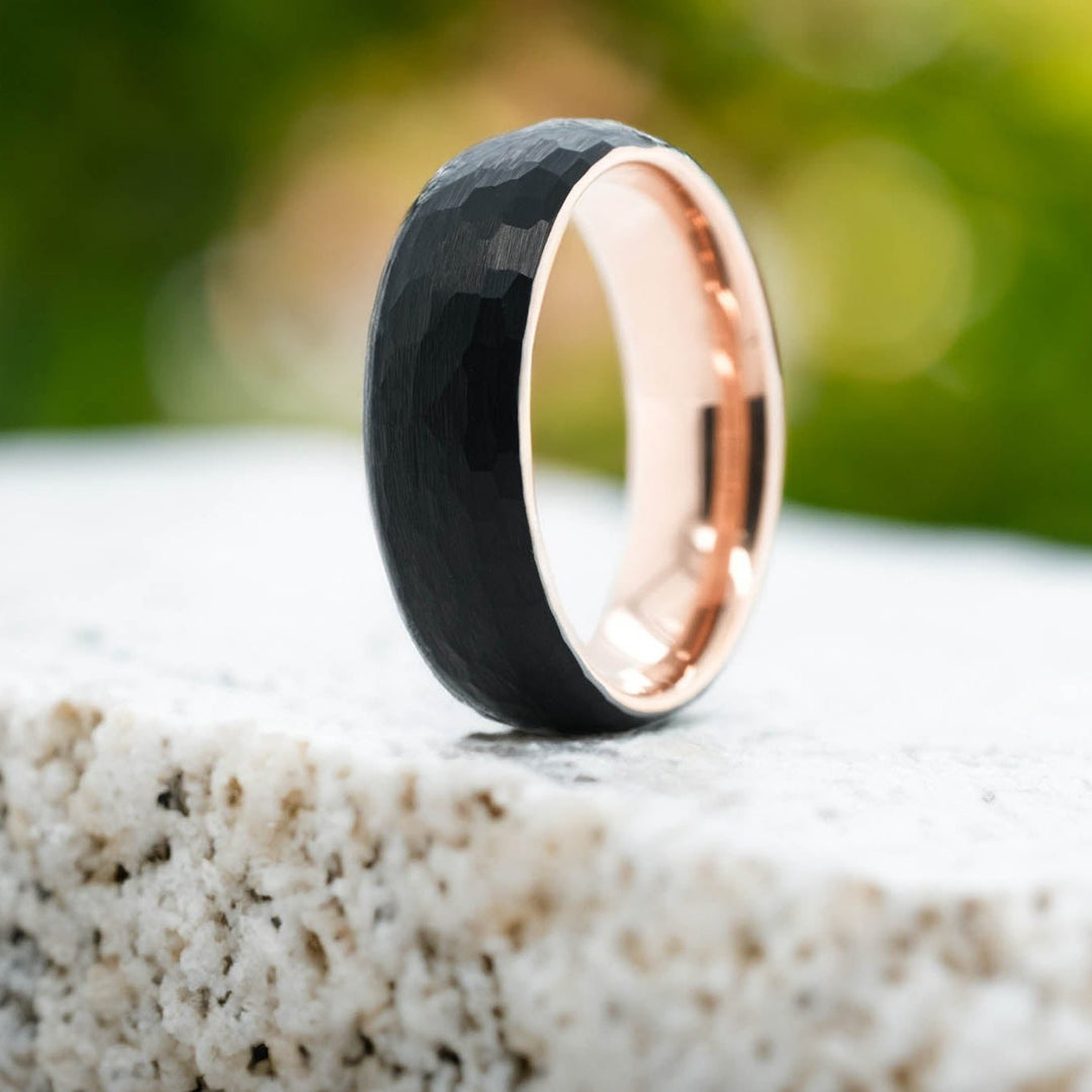 Hammered Black Band / Rose Gold - 6mm