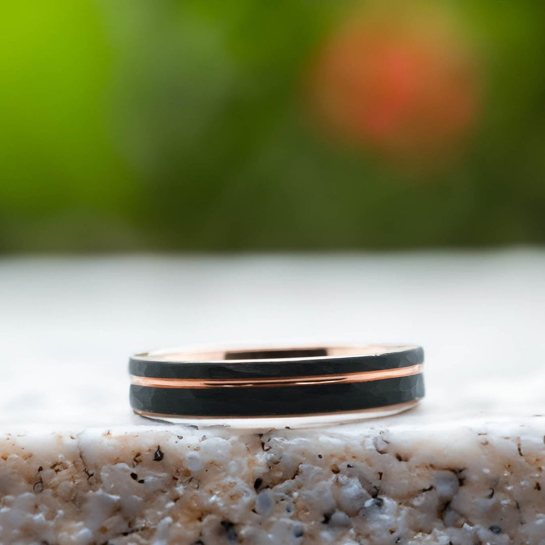 Rounded Hammered Black Band / Rose Gold Stripe - 4mm