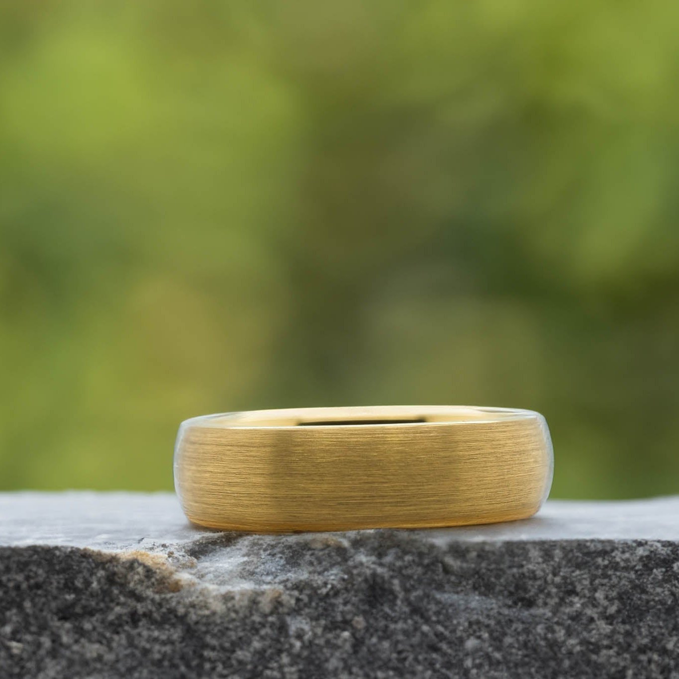 Classic Brushed Gold Tungsten Carbide Unisex Band - 6mm