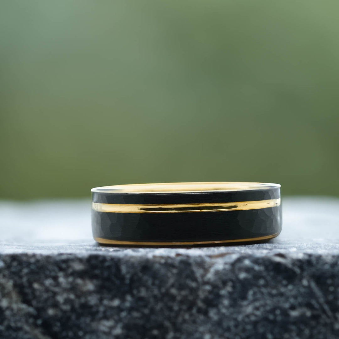 Black Hammered / Yellow Gold Stripe & Interior - 6mm