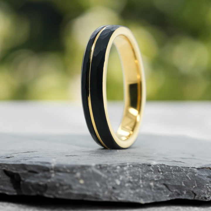 Black Hammered / Yellow Gold Stripe & Interior - 4mm