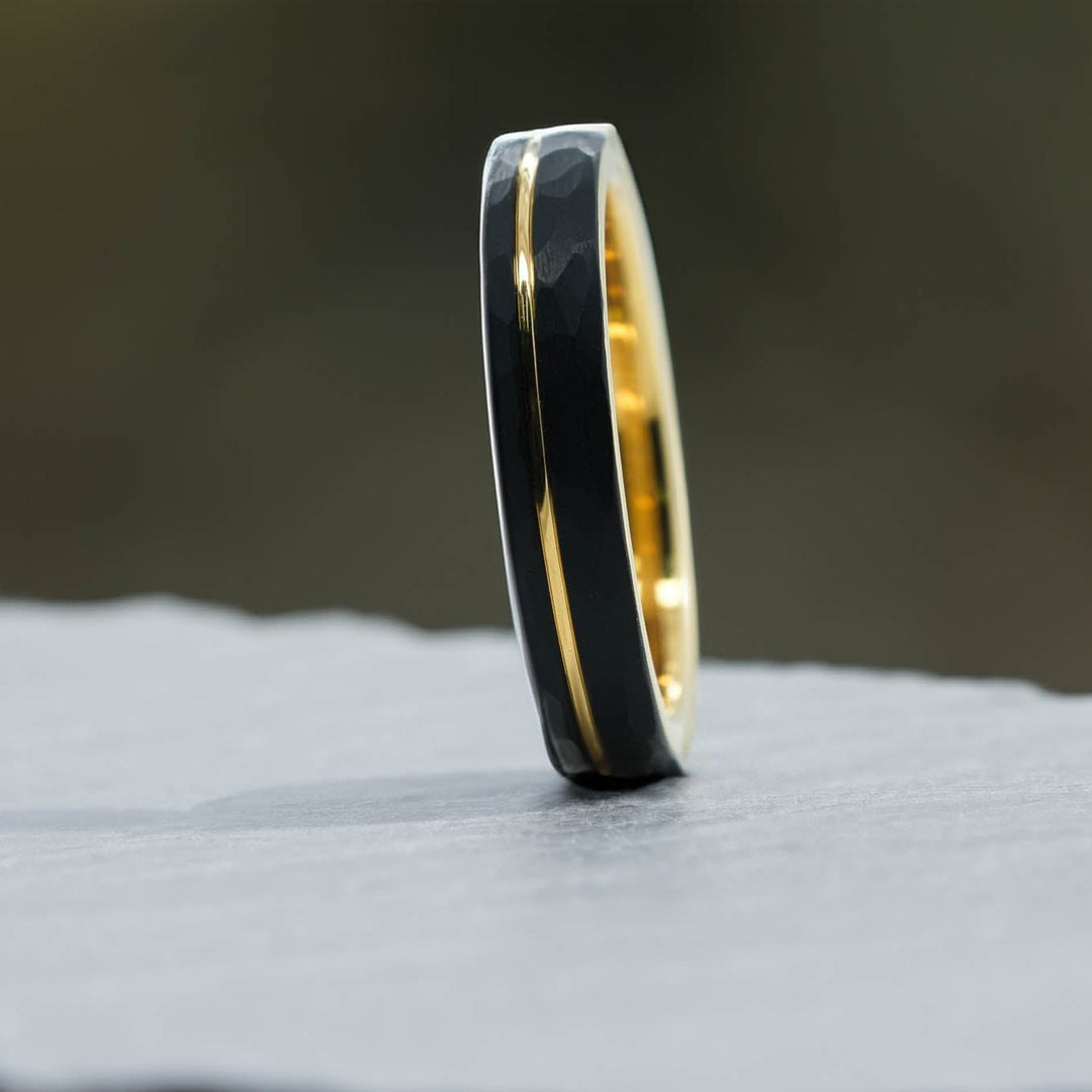 Black Hammered / Yellow Gold Stripe & Interior - 4mm