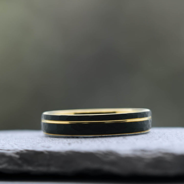 Black Hammered / Yellow Gold Stripe & Interior - 4mm