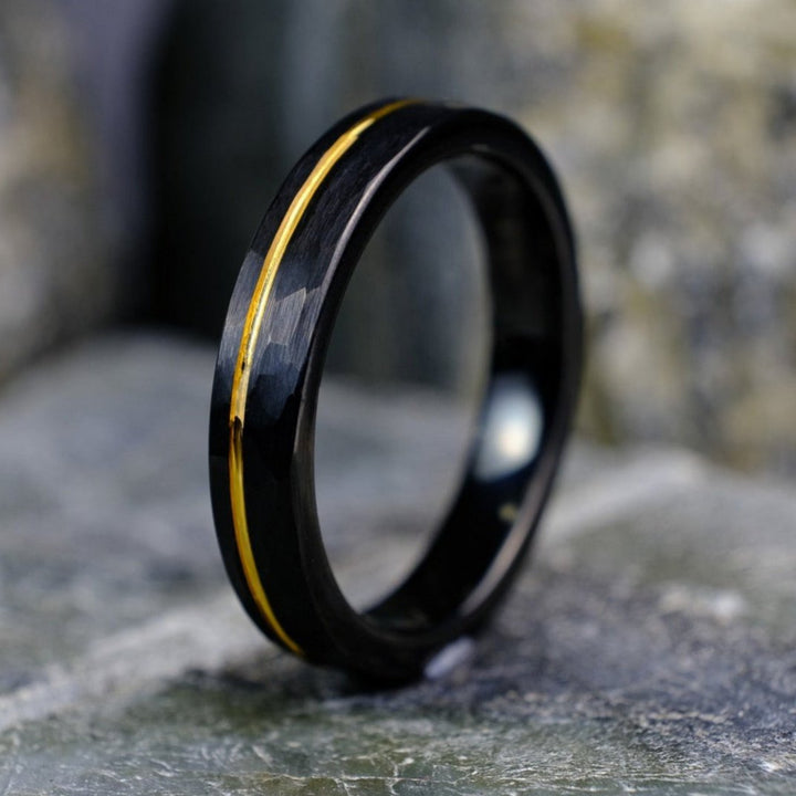 Black Hammered / Yellow Gold Stripe - 4mm