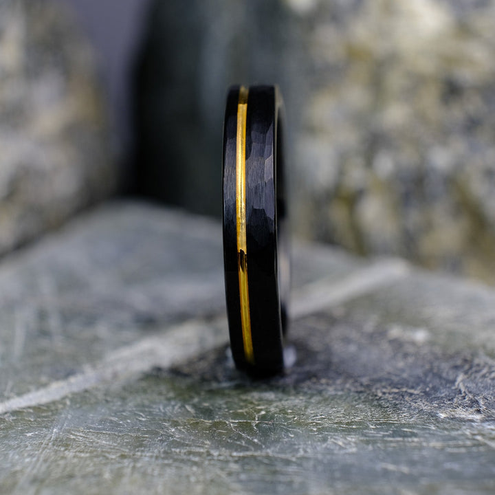 Black Hammered / Yellow Gold Stripe - 4mm