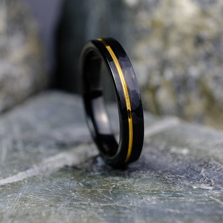 Black Hammered / Yellow Gold Stripe - 4mm