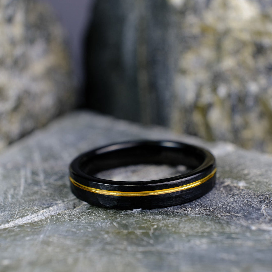 Black Hammered / Yellow Gold Stripe - 4mm